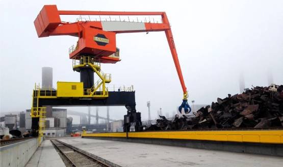 SENNEBOGEN material handler 830 E with orange peel grab